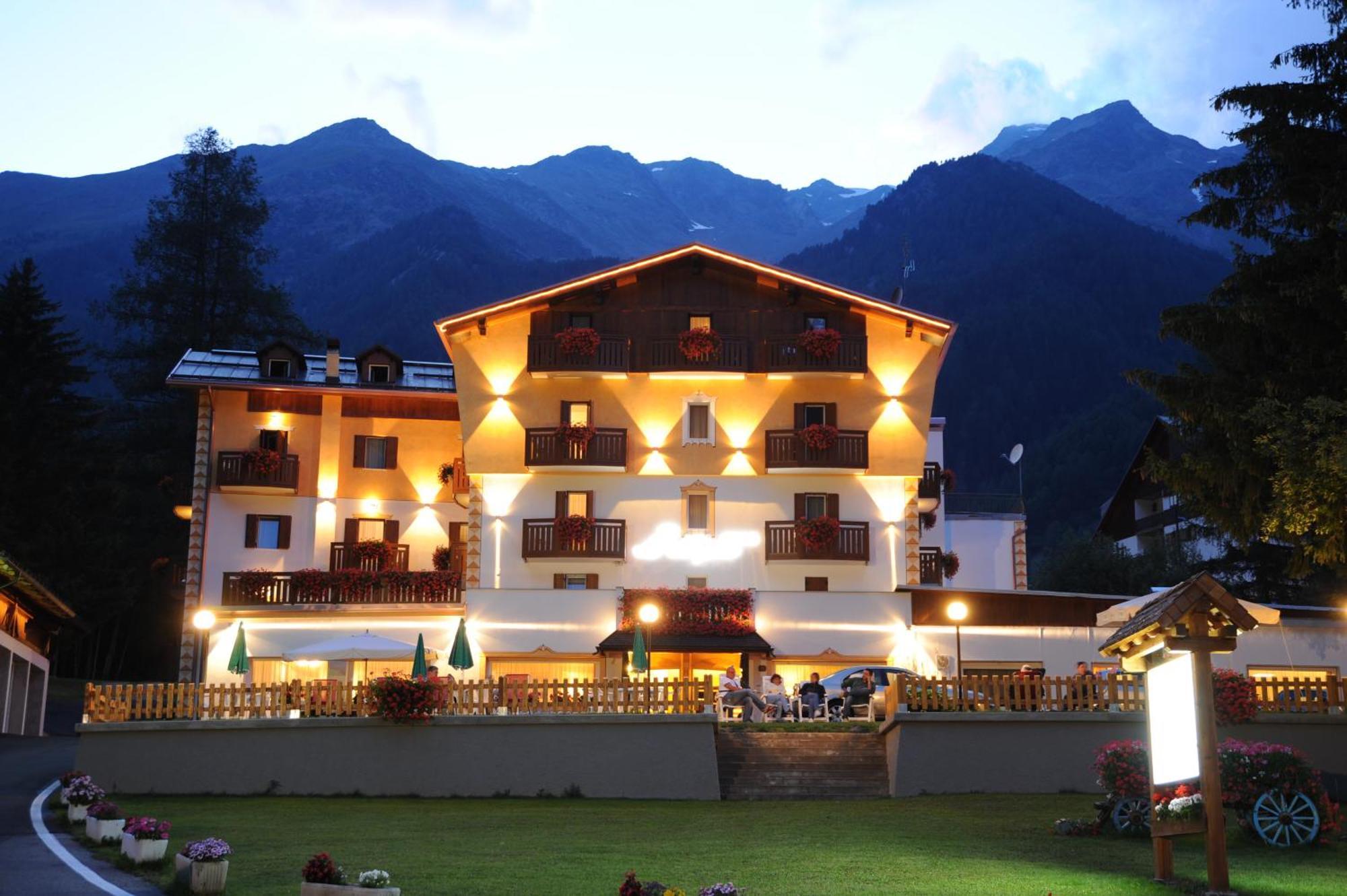 Hotel Alpino Wellness & Spa Antica Fonte di Peio Exterior foto