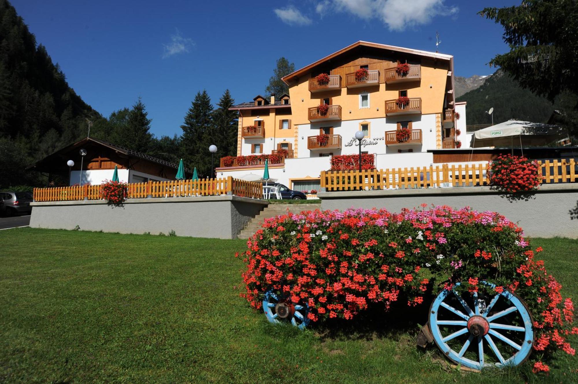 Hotel Alpino Wellness & Spa Antica Fonte di Peio Exterior foto