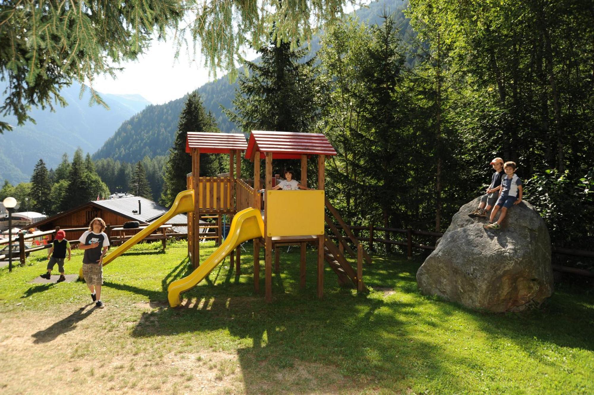 Hotel Alpino Wellness & Spa Antica Fonte di Peio Exterior foto
